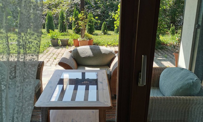 Schiefling am See Apartment | Apartment 'Right' with Shared Garden
