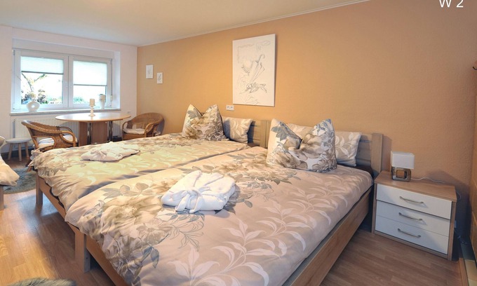Babow Apartment | Apartment Rita 2, bedroom, living room, kitchen, shower/WC, outdoor seating area - Ferienwohnungen Rita