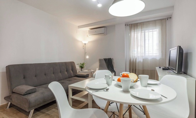 San Carlos-Tartessos Apartment | Apartment 'Ritual Sevilla Santa Justa 2' with Balcony, Wi-Fi and Air Conditioning