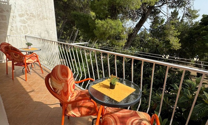 Srebreno Apartment | Apartment & Rooms Papa - Two Bedroom Apartment with Balcony and Partial Sea View