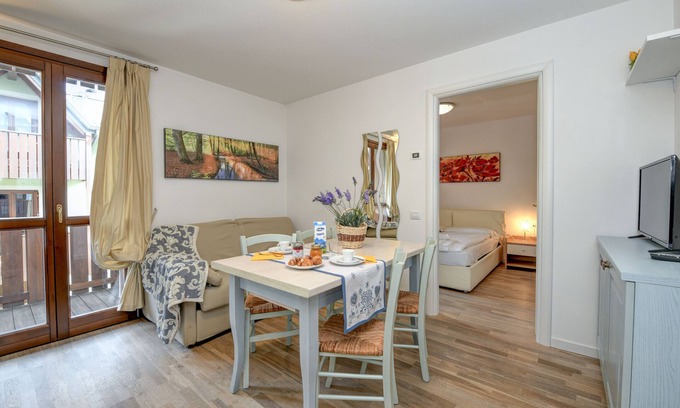Carisolo Apartment | Apartment 'Rosa delle Dolomiti Bilocale2' with Mountain View and Wi-Fi