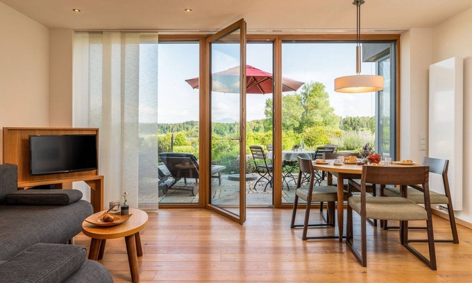 Pelham Apartment | Apartment "Rosengarten" with Lake View, Private Terrace & Wi-Fi