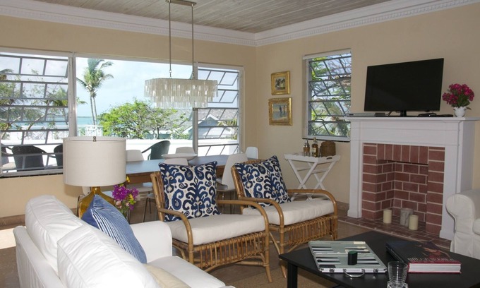 Dunmore Town Apartment | 'Apartment Royal' Historic Dunmore Town, Harbour Island