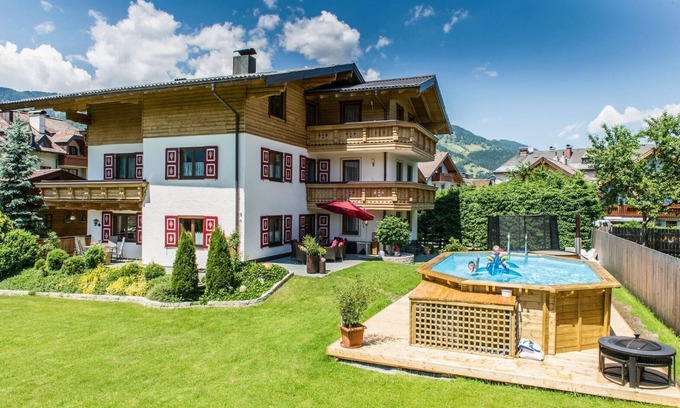 Sankt Johann im Pongau Apartment | Apartment 'Sonnentau' with Shared Pool, Shared Garden and Wi-Fi