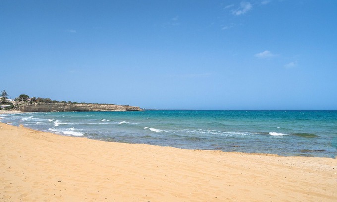 Gallina Apartment | Apartment 'Sabbiadoro Sul Mare' with Private Terrace, Wi-Fi and Air Conditioning