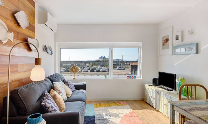 Aveiro Apartment | Apartment 'Salina Ria' with Wi-Fi and Air Conditioning