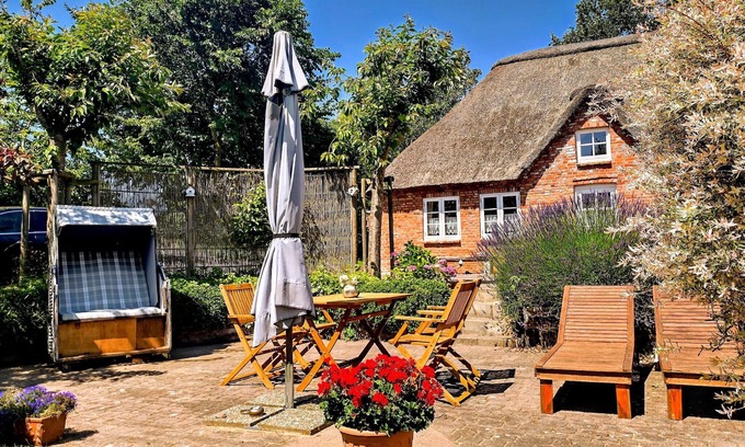 Welt Apartment | Apartment 'Sannes' with Private Terrace and Shared Garden