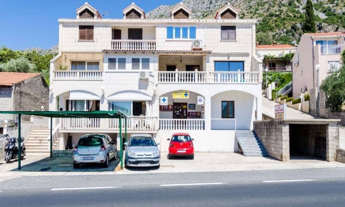 Rozat Apartment | Apartment Sarita - Four Bedroom Apartment with Balcony and Street View