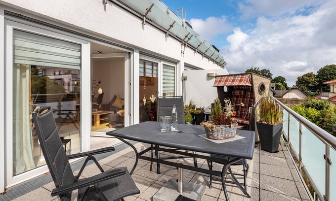 Region Hannover District Apartment | Apartment 'Schilfbrise' with Balcony and Wi-Fi