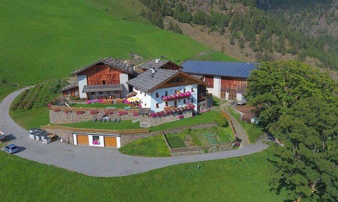 Naturno Apartment | Apartment 'Schnatzhof Adlerhorst' with Mountain View, Private Terrace and Wi-Fi