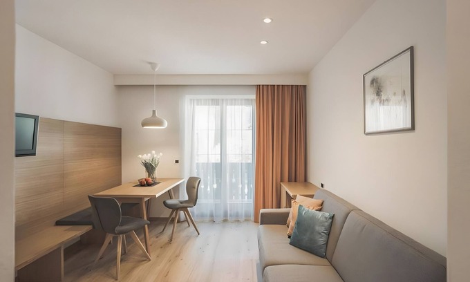 Silandro Apartment | Apartment 'Schnatzhof Typ A7' with Mountain View, Shared Pool and Wi-Fi