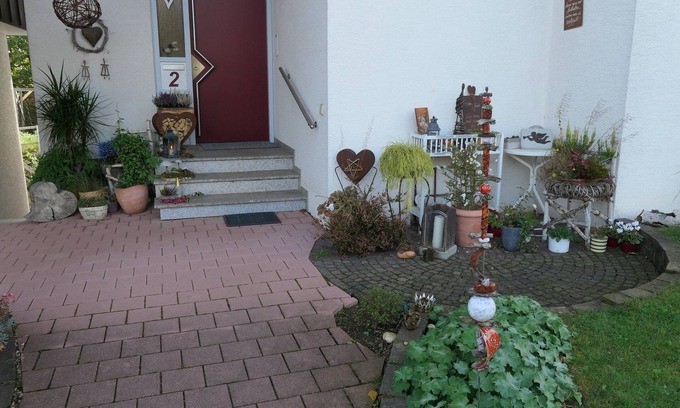 Ofterdingen Apartment | Apartment 'Schneckenhaus' with Private Terrace and Wi-Fi