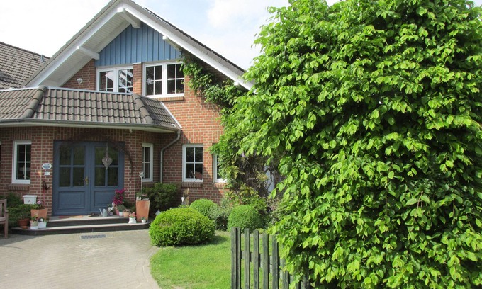 Hanstedt Apartment | Apartment 'Schwienautal' with Private Garden and Balcony