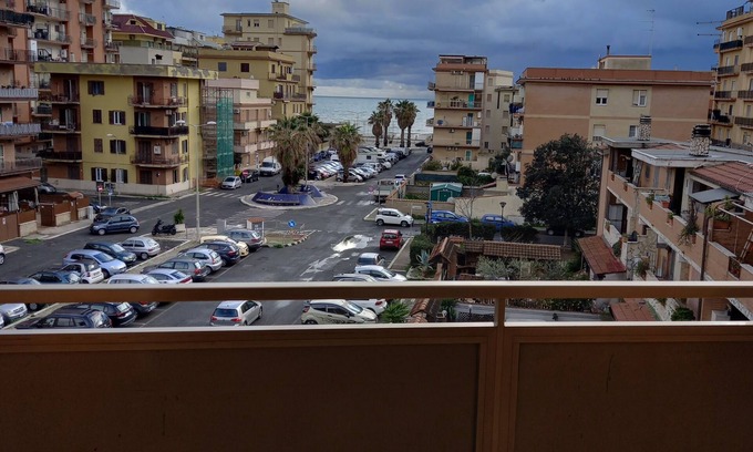 Ladispoli Apartment | Apartment sea view, beach 2 minutes, train10 minutes and visit Rome