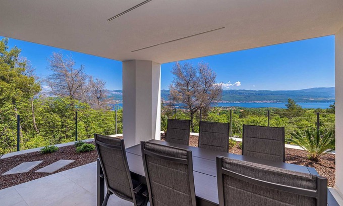 Dobrinj Apartment | Apartment SEASIDE I with jacuzzi and sea view