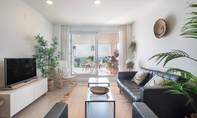 Torrequebrada Apartment | Apartment 'Seaview Alba' with Sea View, Wi-Fi and Air Conditioning