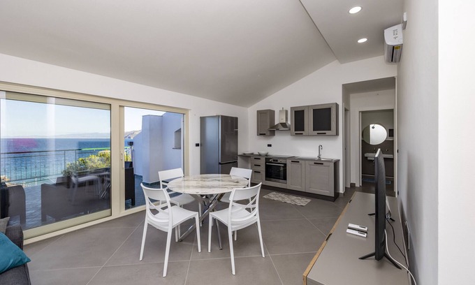 Marina di Patti Apartment | Apartment 'Seaview' with Sea View, Wi-Fi and Air Conditioning
