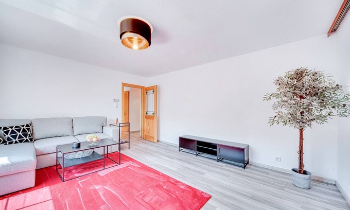 Mattsee Apartment | Apartment 'Seenähe' with Shared Terrace, Shared Garden and Wi-Fi
