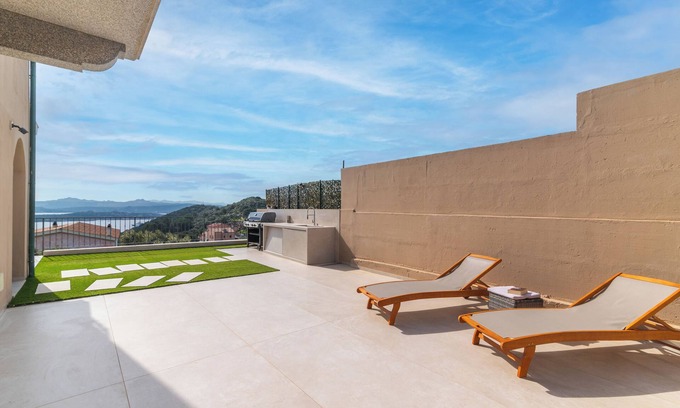 La Maddalena Apartment | Apartment 'Silvia's Sweet Home' with Sea View, Wi-Fi and Air Conditioning
