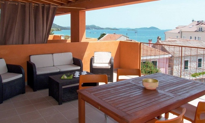 Pakostane Apartment | Apartment Sime A5 with balcony in Villa Vulin. top location !