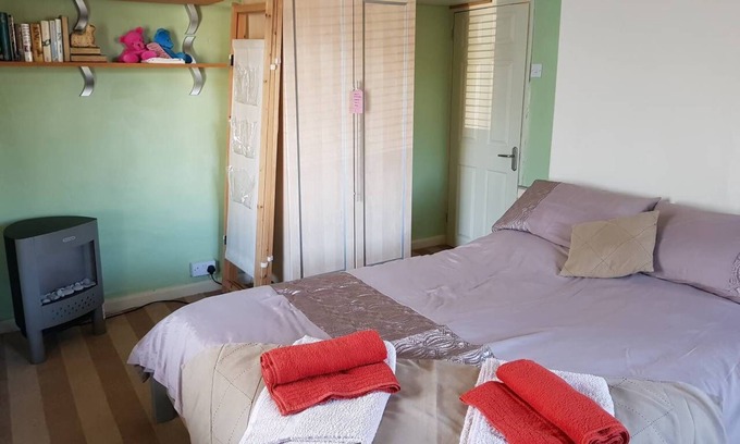 Guisborough Apartment | Apartment - Sleeps 4 - Pet friendly - Balcony