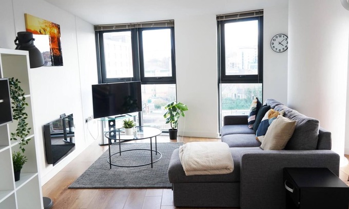 Sheffield City Centre Apartment | Apartment - Sleeps 4 - Pet friendly - WiFi