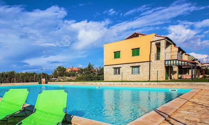 Gedici Apartment | Apartment Sofia with Roof Terrace and Sea View in Gedici (Lira)