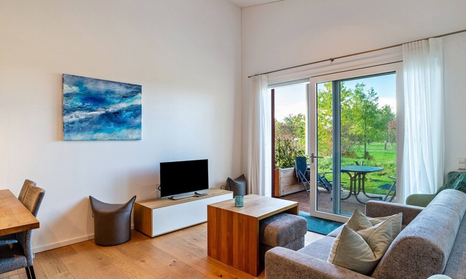 Conweiler Apartment | Apartment 'Sommer' with Shared Pool, Shared Garden and Wi-Fi