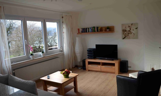 Sipplingen Apartment | Apartment 'Sonnenblume' with Private Terrace, Private Garden and Wi-Fi