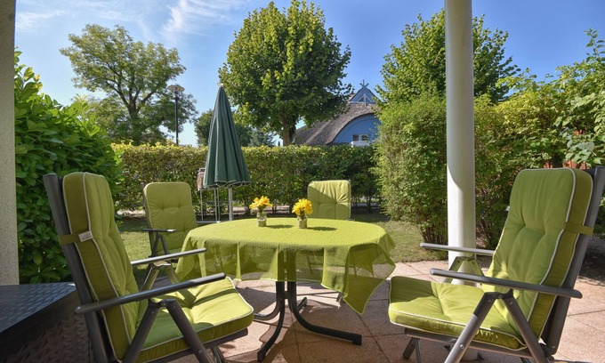 Zingst Apartment | Apartment Sonneneck, quiet location, terrace, priv. Parking lot, wifi, non-smoking