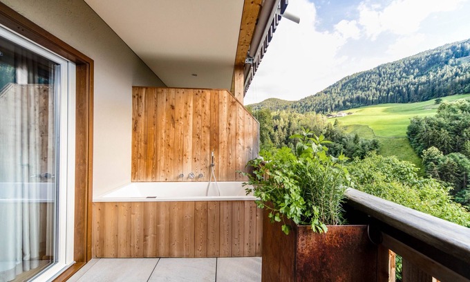 Collepietra Apartment | Apartment 'Sonnleiten Sonnenadler 4' with Mountain View, Private Terrace and Wi-Fi