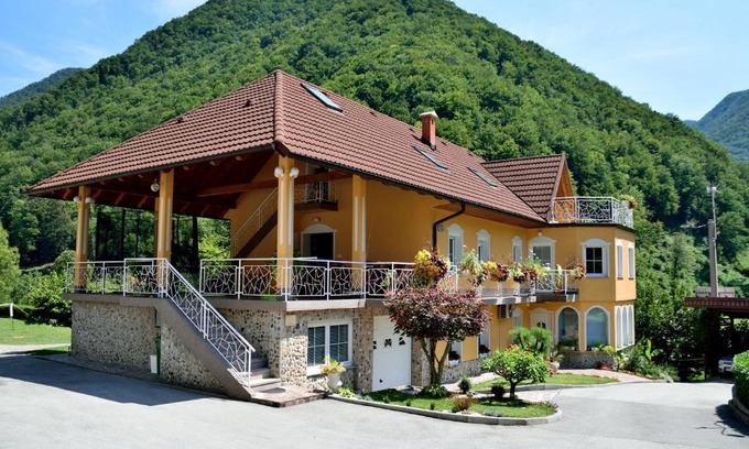 Dolenja Trebusa Apartment | Apartment Sotočje