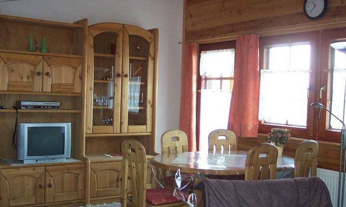 Weilerbach Apartment | Apartment South - Bernd's log cabin