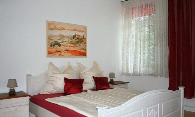 Bad Nenndorf Apartment | Apartment-Standard-Private Bathroom-Garden view