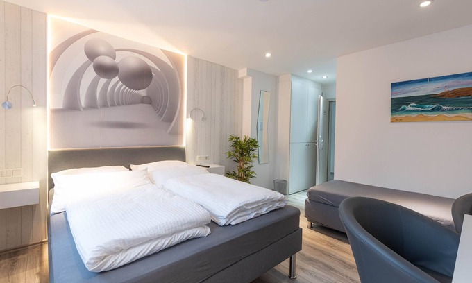 Leverkusen Apartment | Apartment-Standard-Private Bathroom-Park view-Zimmer 201