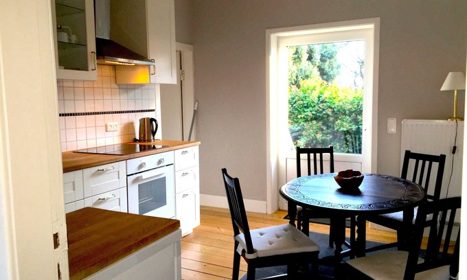 Buxtehude Apartment | Apartment starboard - guesthouse town country river