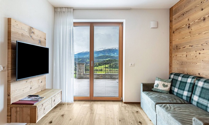 Santo Stefano Apartment | Apartment "Stefansdorf Wohnung 1" with Mountain View, Terrace and Balcony