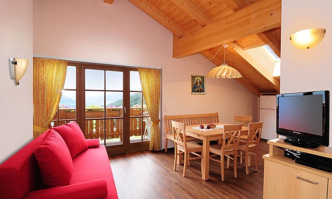 Velturno Apartment | Apartment "Steierhof Bergzauber" with Mountain View, Shared Garden & Wi-Fi