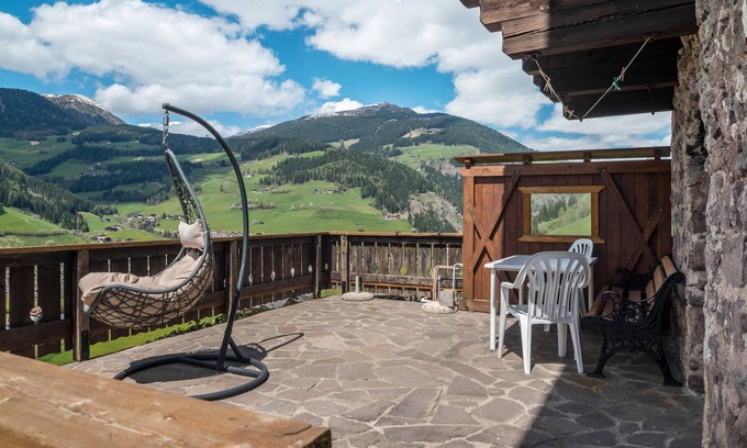 Sarntal Apartment | Apartment "Stofnerhof Turmgemach" with Mountain View, Private Terrace & Wi-Fi