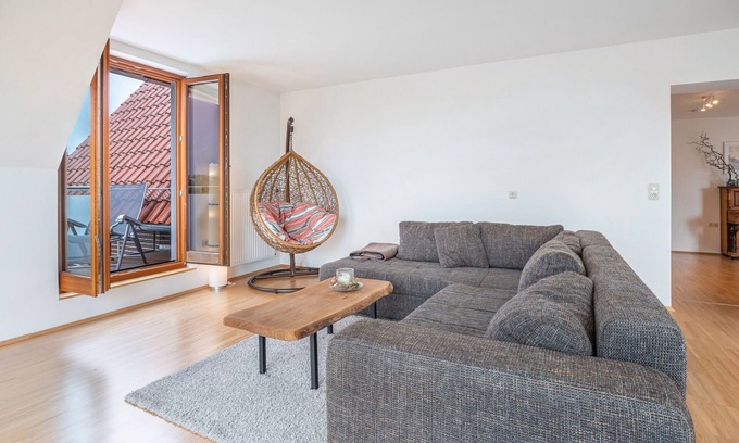 Region Hannover District Apartment | Apartment 'Storchenblick' with Balcony and Wi-Fi