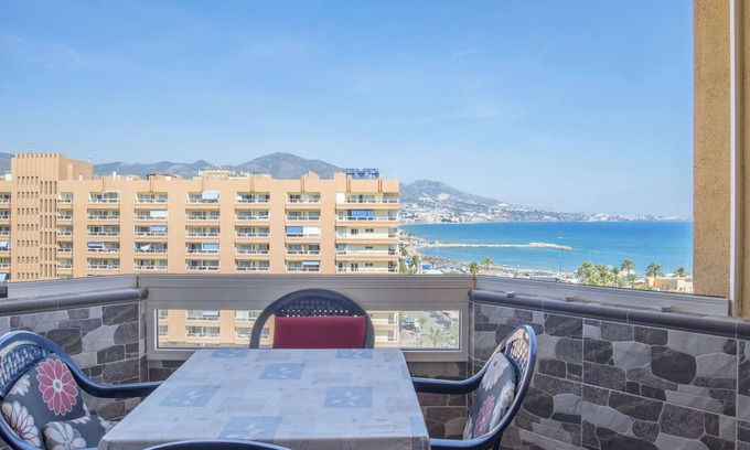 Fuengirola City Centre Apartment | Apartment "Stunning Marina View" with Mountain View, Wi-Fi, Garden & Terrace