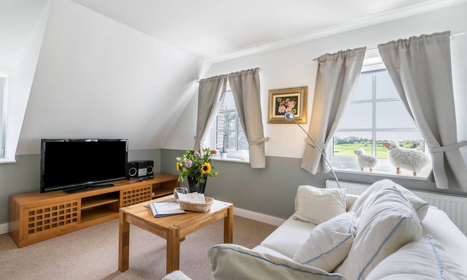 Pellworm Apartment | Apartment 'Südwest' with Shared Terrace, Private Garden and Wi-Fi
