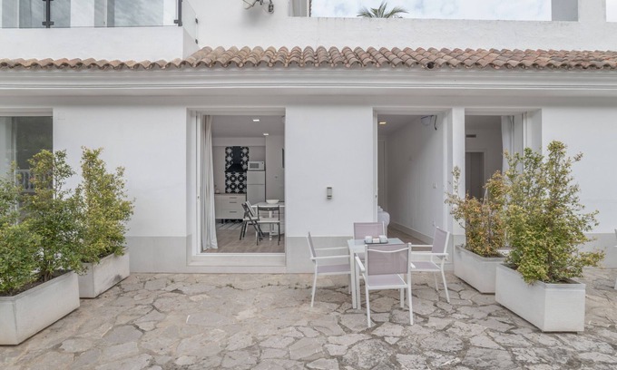Brena y Marismas de Barbate Natural Park Apartment | Apartment 'Suite 2 In Natural Park' with Shared Pool, Wi-Fi and Air Conditioning