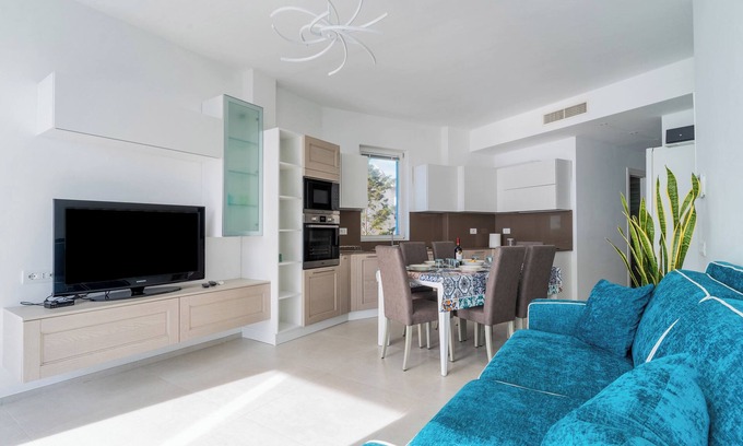 Gallipoli Apartment | Apartment 'Suite Buena Vista' with Sea View, Balcony and Air Conditioning