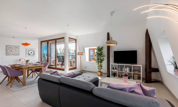 Limburg an der Lahn Apartment | Apartment 'Suite Marienborn' with Mountain View, Private Terrace and Air Conditioning