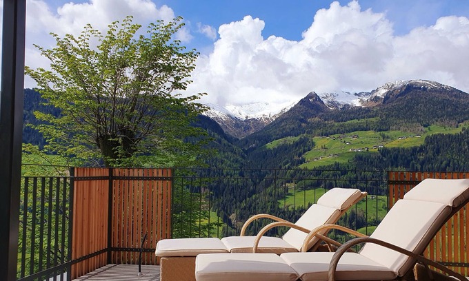 Moso in Passiria Apartment | Apartment 'Sunnseitn Lodge Alps' with Mountain View, Private Terrace and Wi-Fi