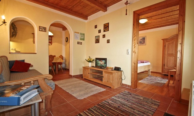 Seeon-Seebruck Apartment | Apartment sunny side with 2 sep. Bedroom