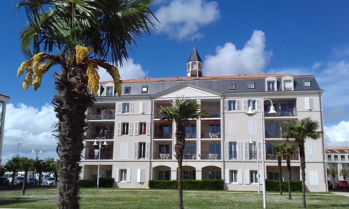 Rochefort Apartment | Apartment T2 (Curistes ou vacanciers) Bougainville marina
