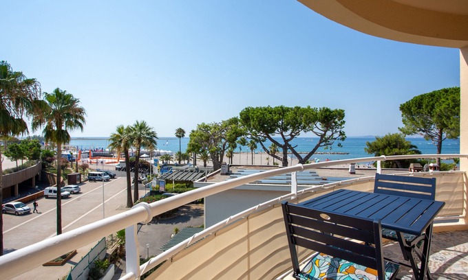 Saint-Laurent-du-Var Apartment | Apartment T2 air-conditioned sea view
