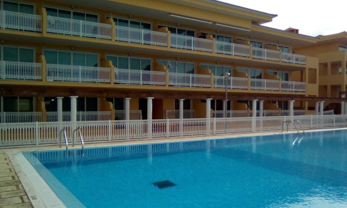 Praia de Santa Cruz Apartment | Apartment t2 with 120 mts with swimming pool and tennis and soccer field